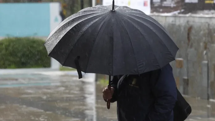 Lluvias en cinco regiones: pronóstico de precipitaciones y sistemas frontales.