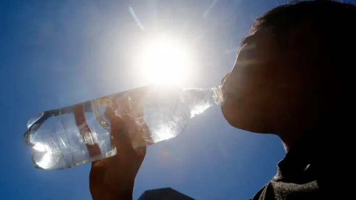 Alerta Amarilla por calor intenso en la RM y 6 regiones del centro-sur.