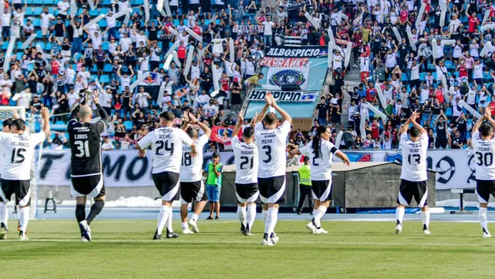 Colo Colo Centenario se cae en el Calvo y Bascuñán por falta de pago de arriendo.