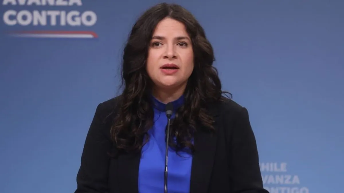 Ministra Orellana aborda el proyecto de aborto libre y busca consenso en medio de tensiones políticas