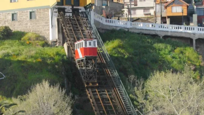 Ascensor Barón en Valparaíso: accidente con 7 pasajeros a bordo.