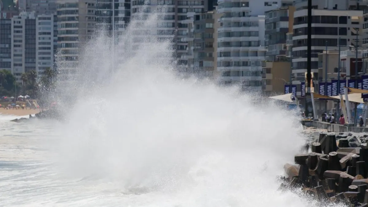 Marejadas anormales afectan la costa chilena: expertos advierten sobre sus peligros