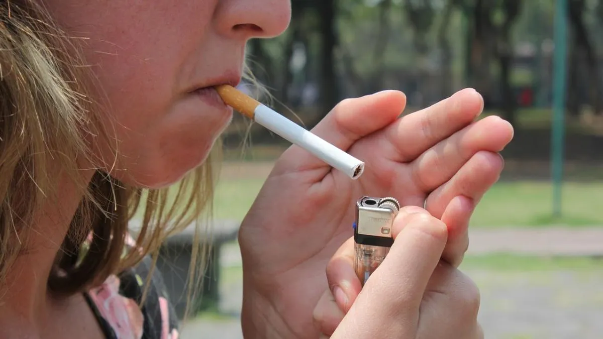 Milán implementa multas por fumar en espacios públicos: ¿una medida ambiental o simbólica?