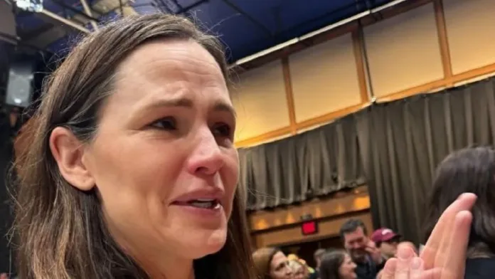 Jennifer Garner expresa su dolor tras la devastación de los incendios en California.