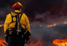 Joe Biden declara desastre en California tras devastador incendio que deja 2 muertos.