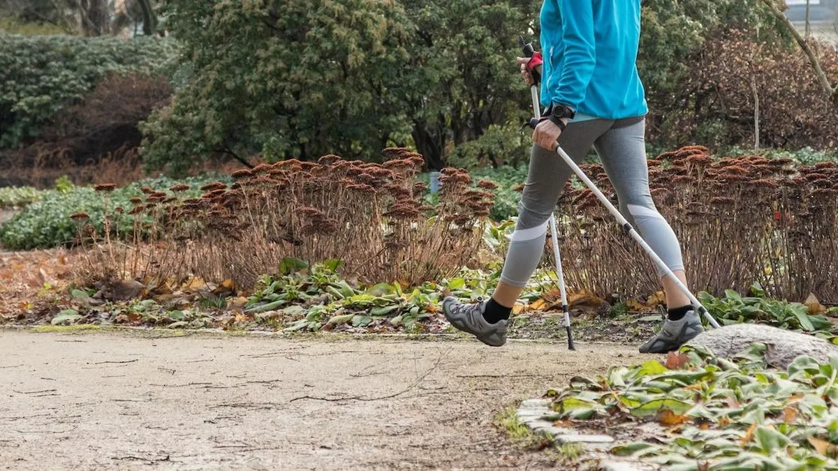 Caminata nórdica: quema calorías y fortalece tu cuerpo de manera efectiva.
