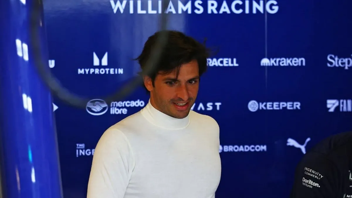 Carlos Sainz deja Ferrari y se une a Williams con cláusula de salida en 2026