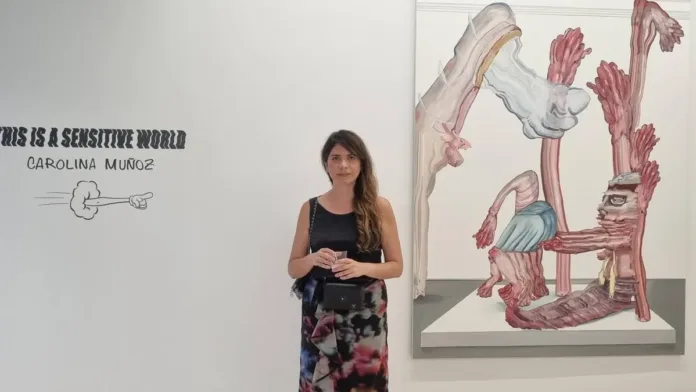 La ganadora de la Beca Arte CCU presenta su obra inaugural en Santiago.