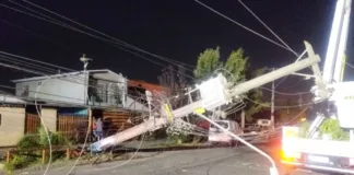 Corte de luz en Puente Alto tras choque de camión con poste eléctrico.