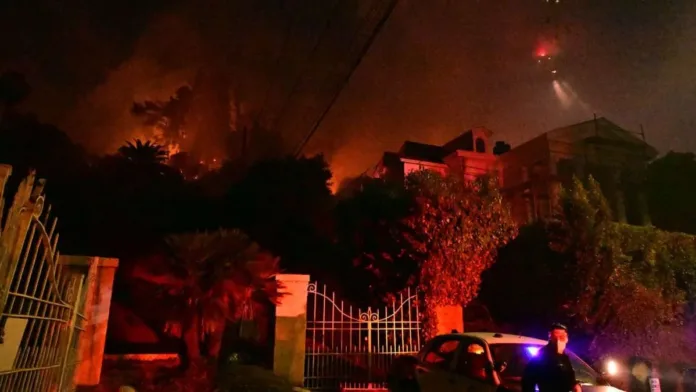 México envía bomberos a Los Ángeles en un acto de solidaridad ante los incendios.