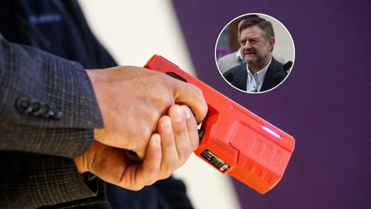 Claudio Orrego pide al Gobierno autorizar el uso de pistolas taser por Carabineros en medio de controversia con el delegado presidencial