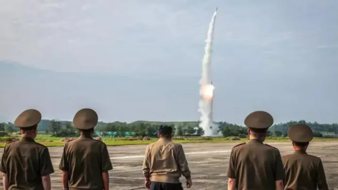 Corea del Norte lanza misiles al mar del Este; Seúl intensifica su vigilancia.