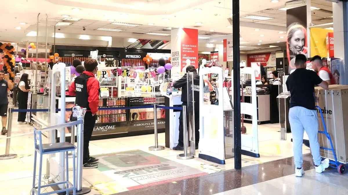 Propuesta de rescate de histórica cadena de retail chilena ante millonarias deudas.