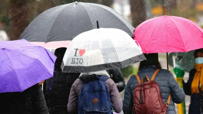 Tormentas eléctricas en el norte y lluvias en el sur: pronóstico del viernes en Chile.