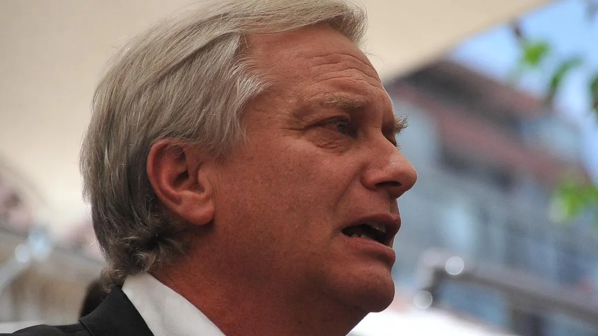 Familia Kast presenta querella por estafa contra empresa de alimentos para mascotas Huargos