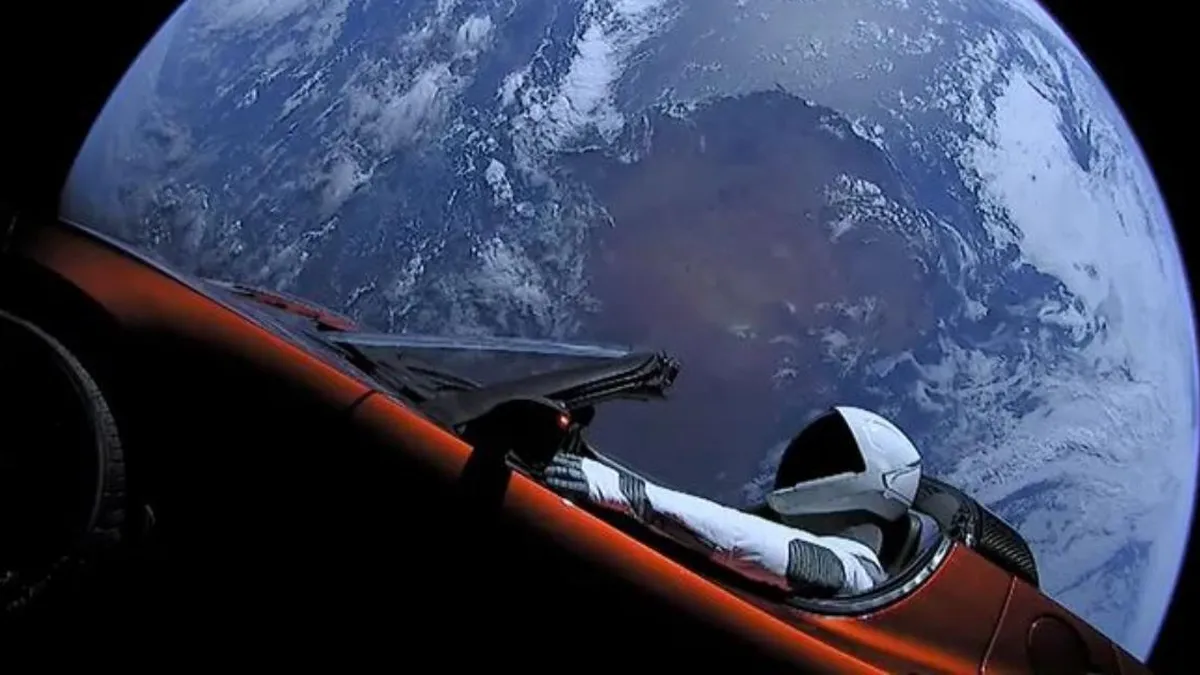 Un asteroide inusual cerca de la Tierra: ¡es el auto de Elon Musk en el espacio!