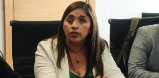 Campillai propone debatir proyecto para suspender dieta de parlamentarios desaforados.