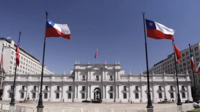 Ídolo de Colo Colo suena como candidato presidencial: ¿competirá con Matthei?