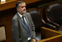 Undurraga (Evópoli) critica a Republicanos por su falta de acción en pensiones.