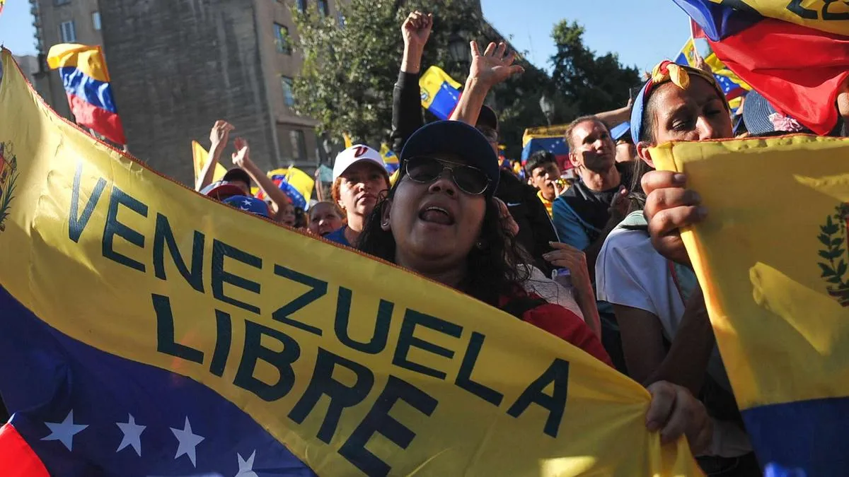 Boric condena la detención de Machado y califica al régimen de Maduro como dictatorial.