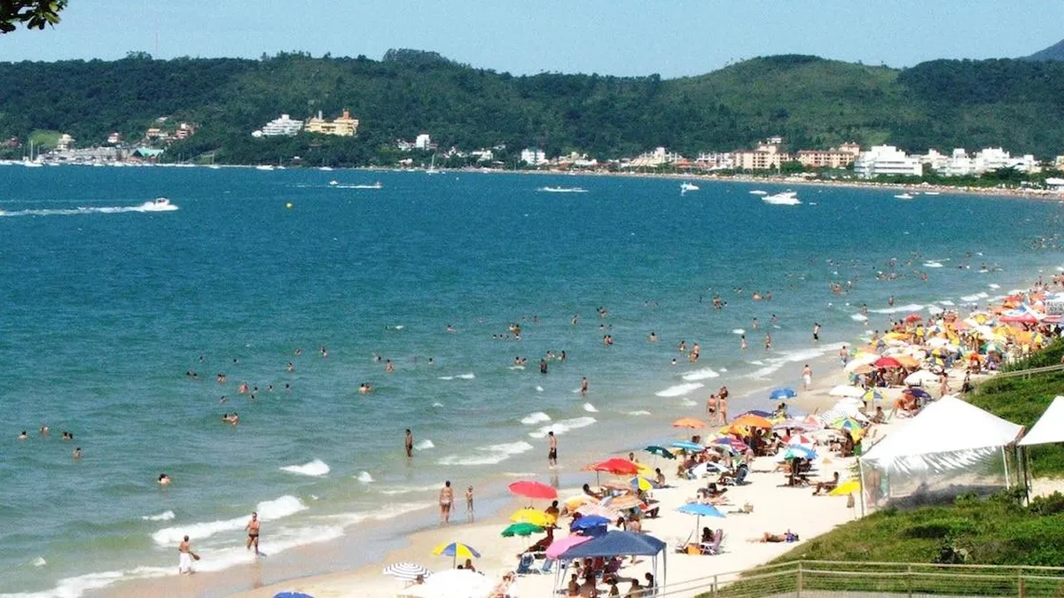 Brote de gastroenteritis en playas del sur de Brasil: prevención y atención médica.