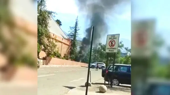 Incendio en estacionamiento de la Iglesia Santa Úrsula