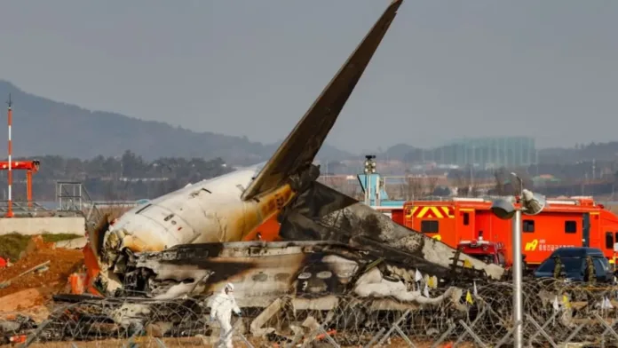 Caja negra del avión estrellado en Corea del Sur dejó de grabar minutos antes.