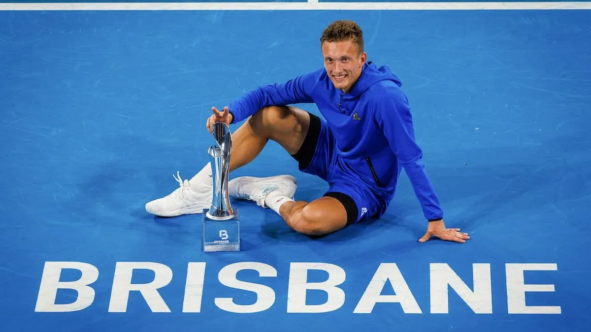 Jiri Lehecka se corona en Brisbane tras un torneo marcado por sorpresivos retiros