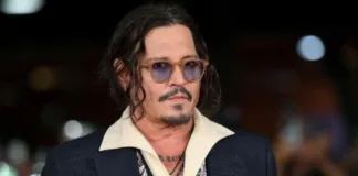 Johnny Depp advierte sobre estafadores que usan IA para suplantar su identidad.