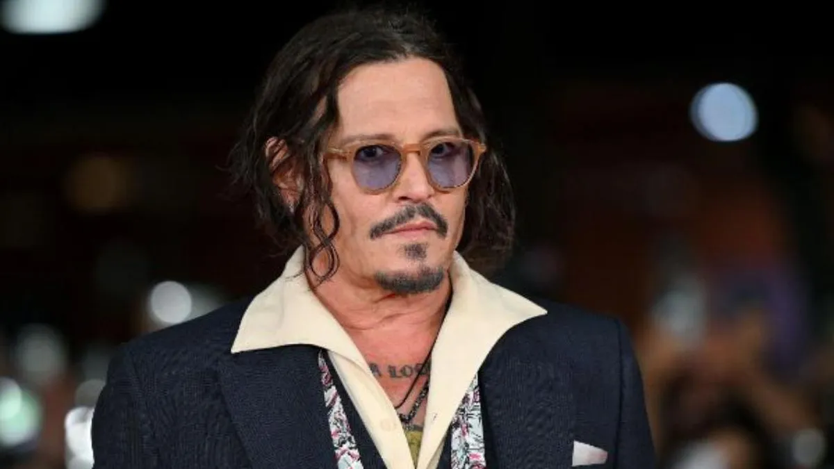 Johnny Depp advierte sobre estafadores que usan IA para suplantar su identidad.