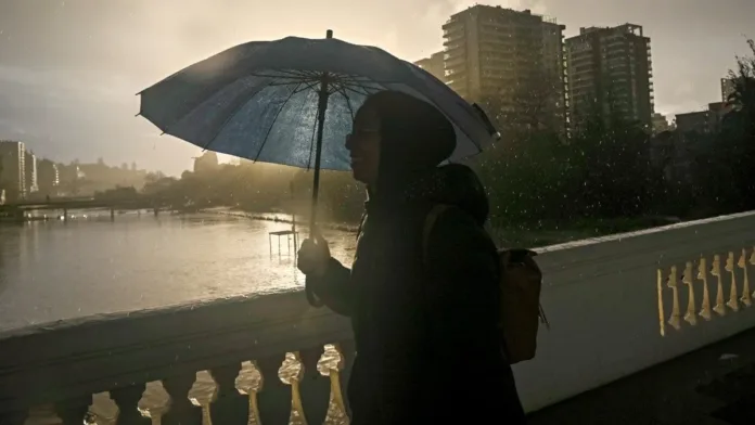 Pronóstico de lluvias para el lunes 6 de enero en diversas zonas del país.