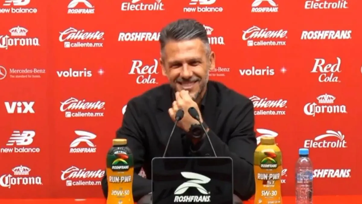 Demichelis sorprende en conferencia tras empate y destaca su estilo personal en el banquillo