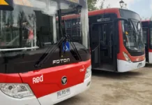 Explora Santiago: usa códigos QR y apps para moverte en bus fácilmente.