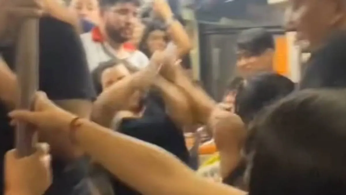 Brutal pelea en el Metro de Santiago tras un insulto entre pasajeras.