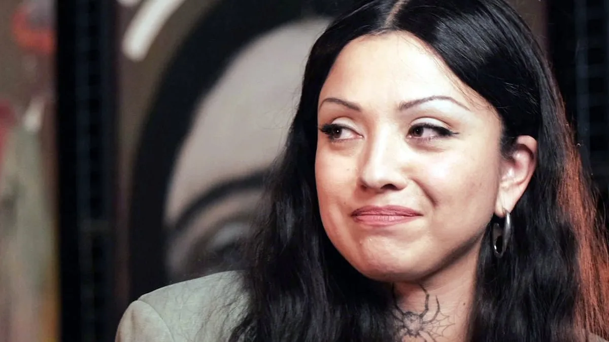 Mon Laferte revela la inspiración detrás de su exitoso álbum en nuevo programa de 13C