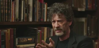 Neil Gaiman enfrenta críticas por sus recientes declaraciones y acciones controvertidas.