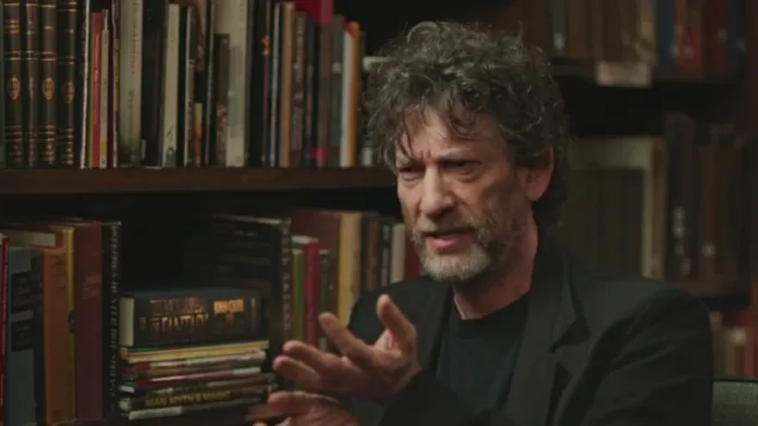 Neil Gaiman enfrenta críticas por sus recientes declaraciones y acciones controvertidas.