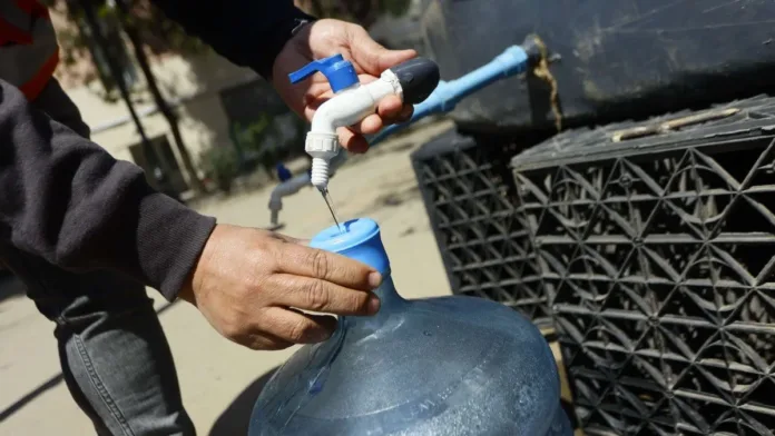 Corte de agua de 30 horas afecta a dos comunas de la RM. Infórmate aquí.