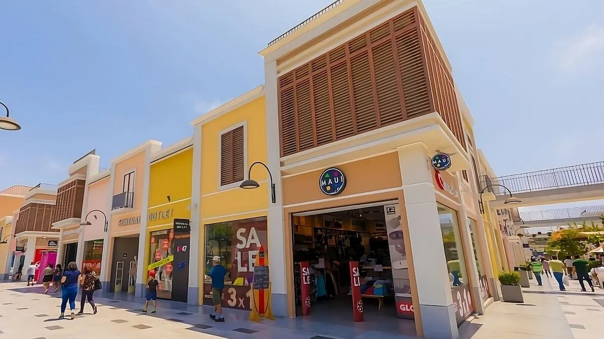 Gigante chileno del comercio expande su influencia en Perú con nueva adquisición.