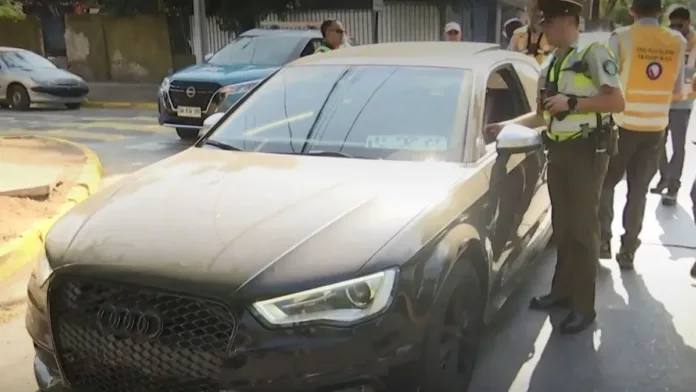 Auto de lujo en el corral municipal por patente en el vidrio y revisión vencida.