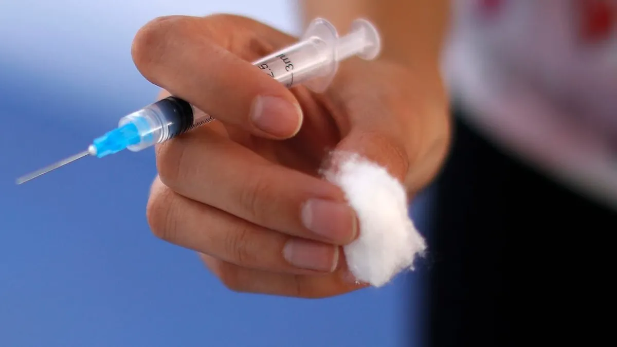 Cavei sugiere hacer obligatoria la vacunación contra COVID-19 para grupos de riesgo en 2025