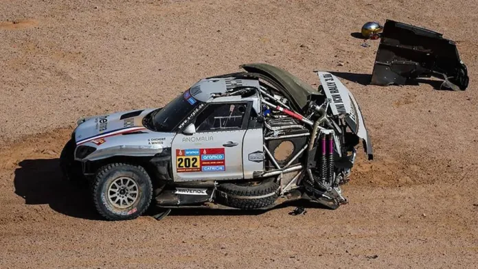 Grave accidente en el Rally Dakar: volcadura y evacuación en helicóptero.