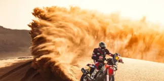 Pablo Quintanilla se posiciona en el top 10 de motos tras la etapa maratón del Dakar.