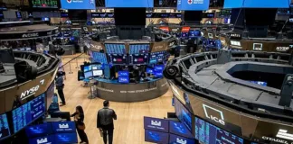 Wall Street se desploma tras la reducción de apuestas por bajas de tasas en EE.UU.