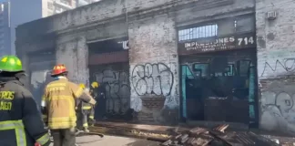 Incendio en Santiago: tres locales afectados