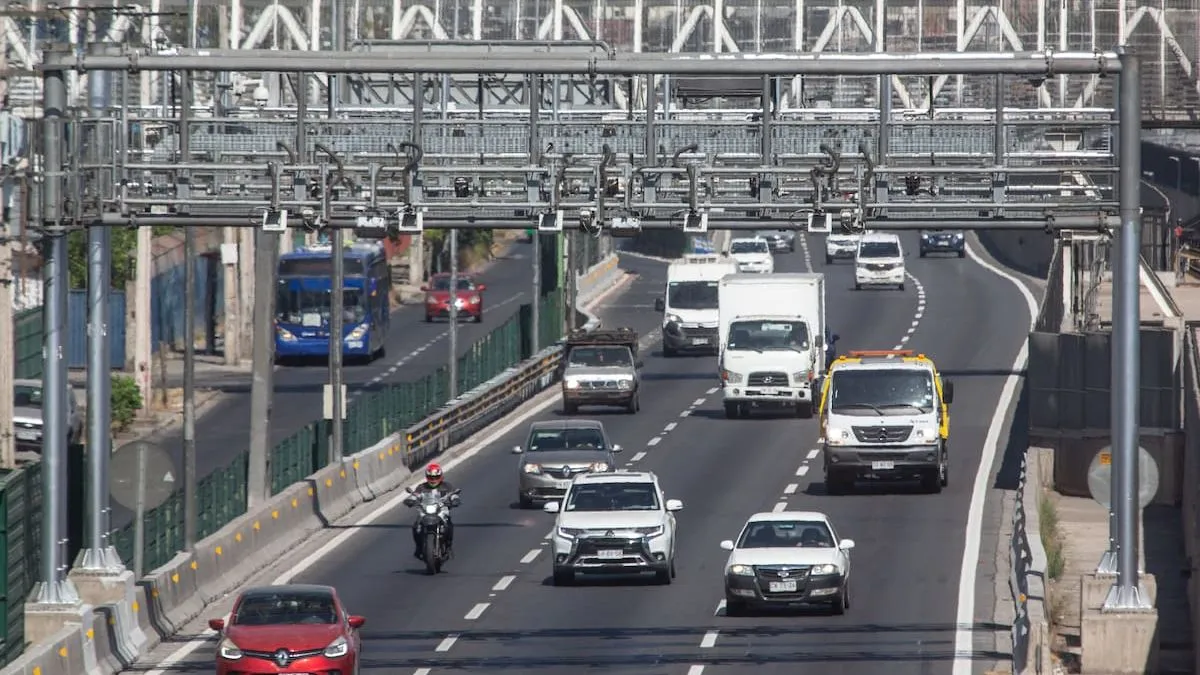 Aumento alarmante de siniestros de tránsito en Santiago de Chile deja varias víctimas fatales, incluyendo a tres menores sin sistemas de retención infantil adecuados