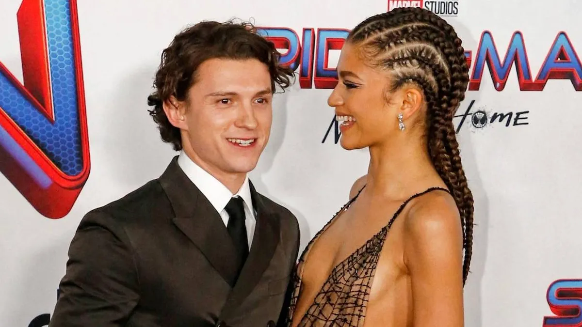 Tom Holland rinde homenaje a la mascota de Zendaya mientras celebran el lanzamiento de su nueva bebida