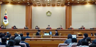 El presidente surcoreano ausente en la audiencia clave sobre su destitución.