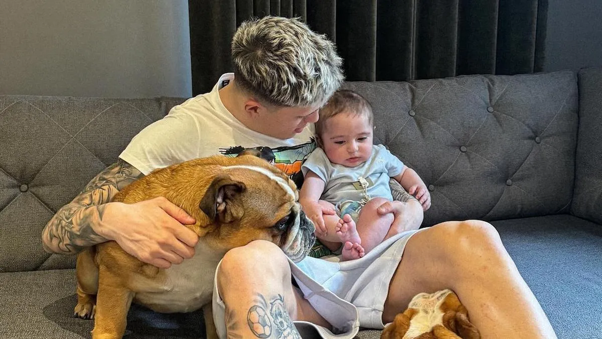 Alejandro Garnacho agradece a fanática por recuperar a sus perros perdidos en emotivo gesto de reconocimiento