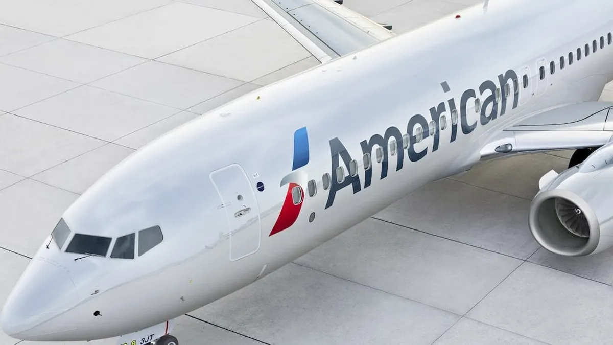 Pasajero de American Airlines provoca retraso de 4 horas tras inquietante broma sobre bomba en vuelo